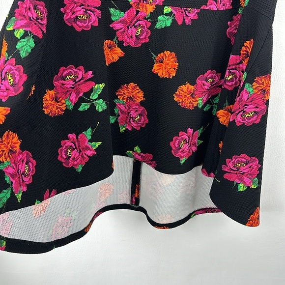 Torrid High/Low Stretchy Floral Sleeveless Top - Picture 3 of 8